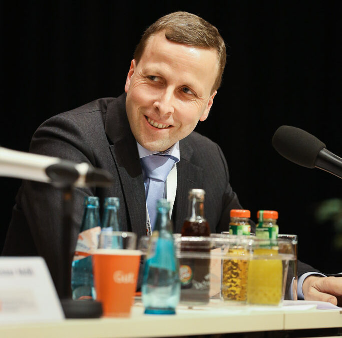 Steckt das Geld in neue Straßen!